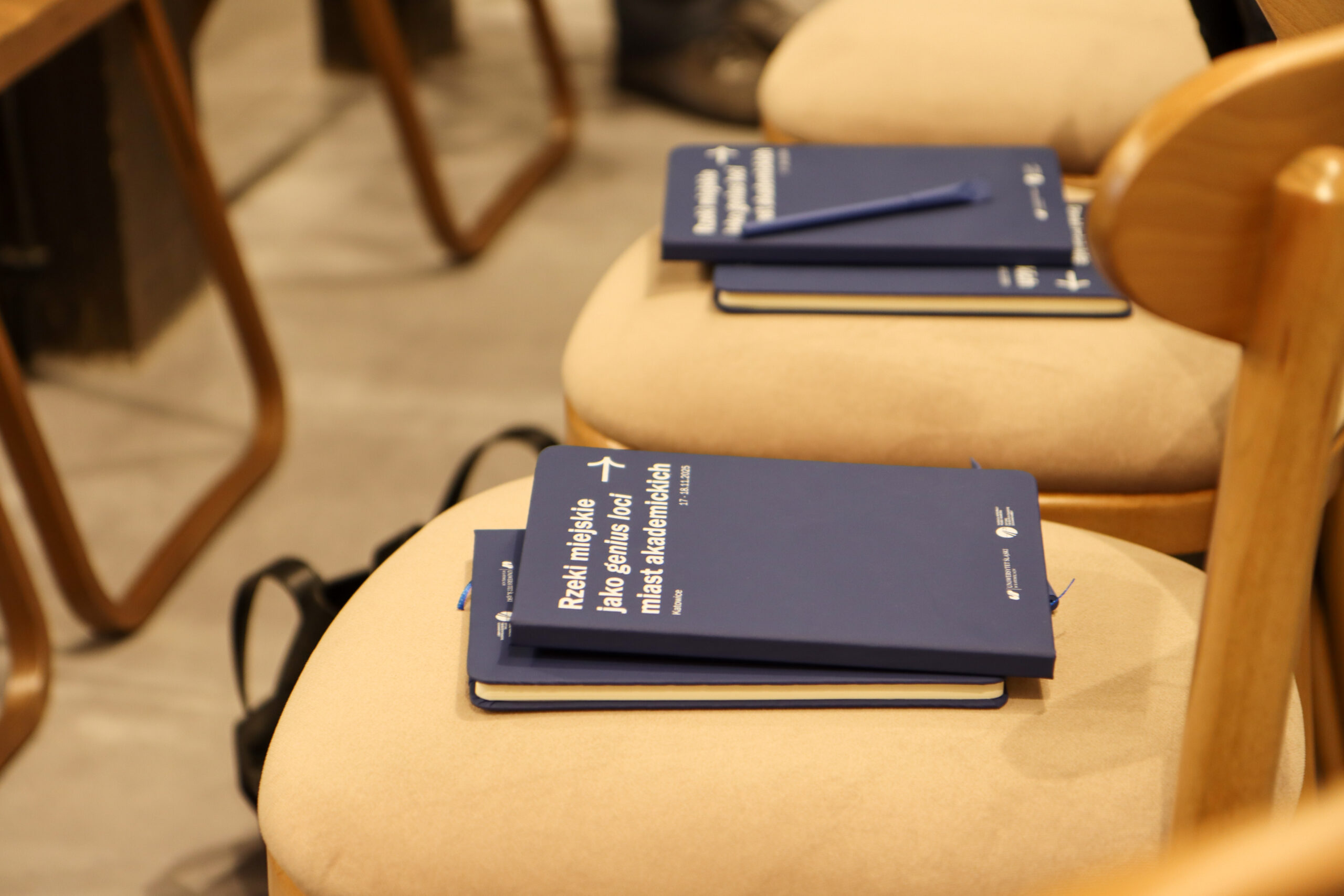 przygotowane notatniki dla uczestników konferencji